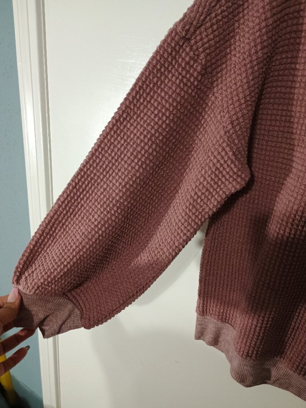 Listicle Dusty Rose Waffle Knit Lace V-Neck Top Long Sleeve Size L - Picture 7 of 8
